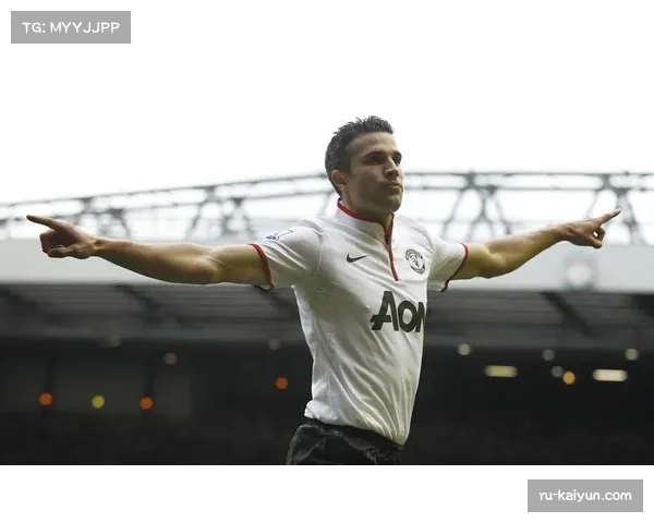 范佩西谈足球：内心仍怀浪漫情怀但面对现实不得不低头